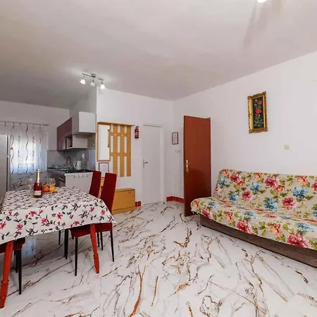 Апартаменты In - Insel Rab 36282 *